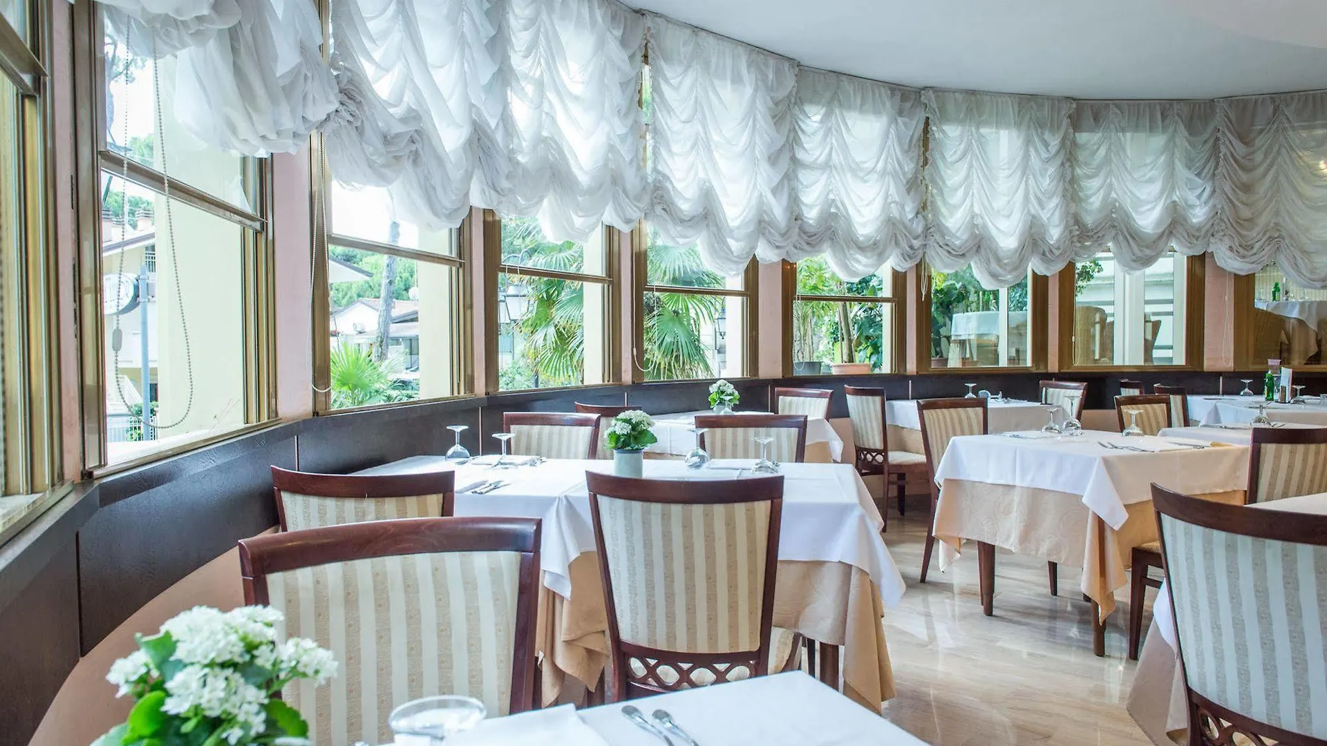 Hotel Luxor Milano Marittima 4*,